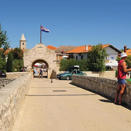 Апартаменты 1 Bedroom Lovely In