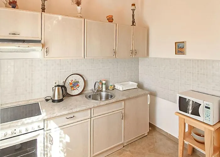 1 Bedroom Lovely In Апартаменты