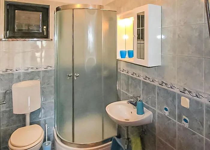 1 Bedroom Lovely In Апартаменты Нин